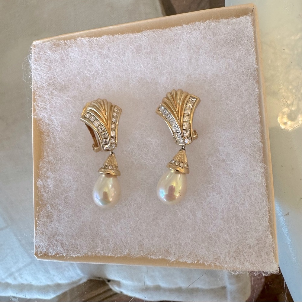 Christian Dior Gold Rhinestone Pearl Drop Earrings